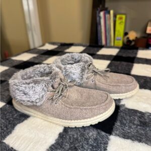 HEY DUDE Britt Ankle Bootie Chocolate Pull On Faux Fur Shoe Preppy Women's US 8